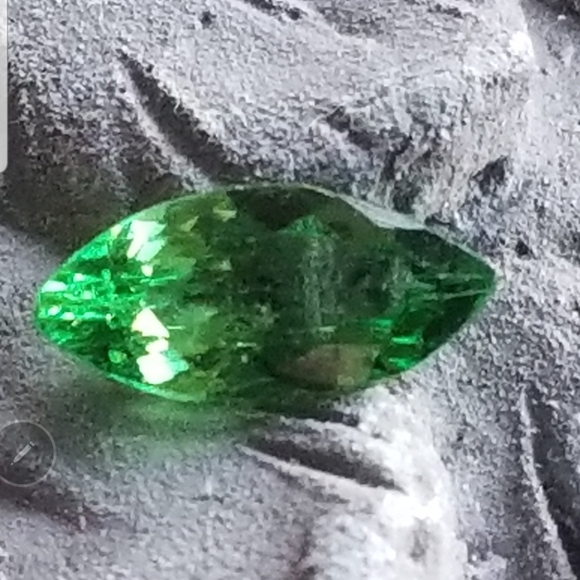 Natural Tsavorite green garnet marquise cut - Picture 2 of 6